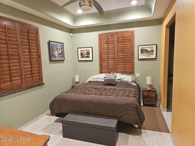 Building Photo - 7040 N Montecatina Dr