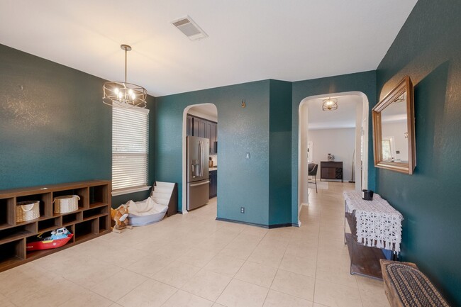 Building Photo - 21646 Seminole Oaks