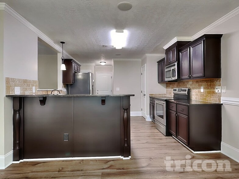 Building Photo - 1329 Royal Oak St