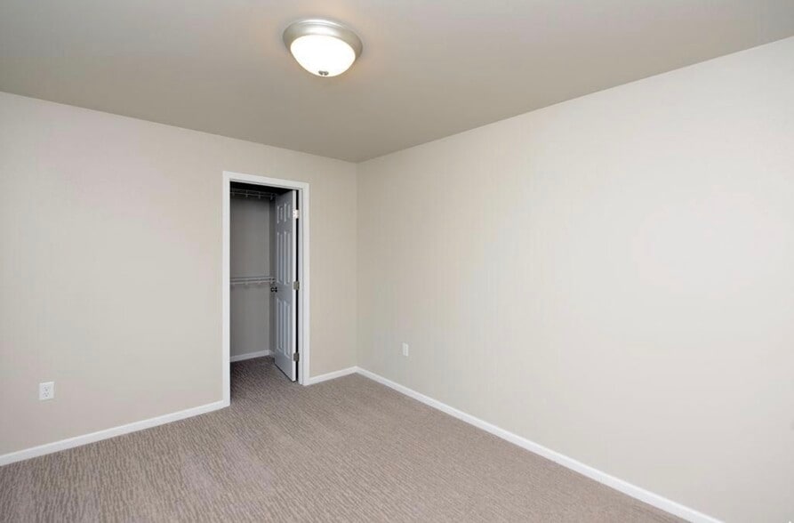 Building Photo - 705 10th Ave N