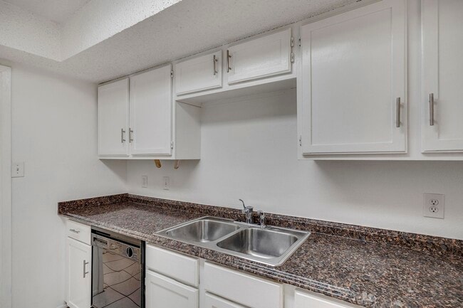 Building Photo - 8421 Echo Creek Ln