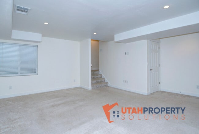 Building Photo - 1108 Emerald Pools Ln