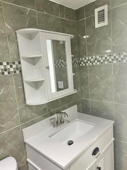 Building Photo - 3801 S Ocean Dr