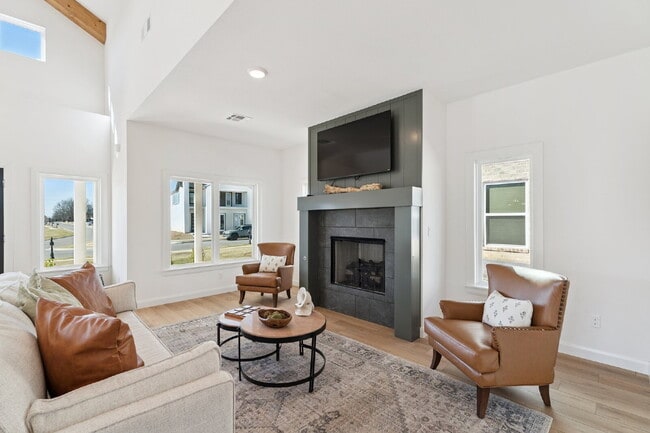 Building Photo - Fully Furnished 4 Bedroom + Bonus Room