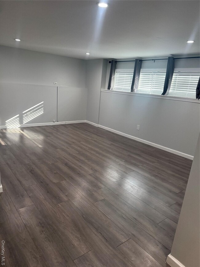 Building Photo - 1029 Commack Rd