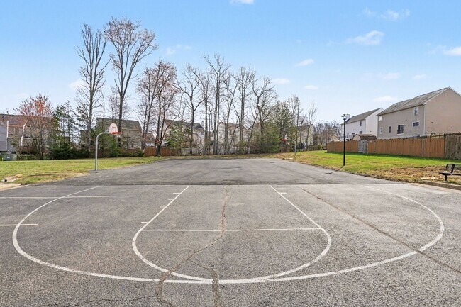 Building Photo - Built 2024 | Modern Townhome Near Fredericksburg – More Space, Better Value