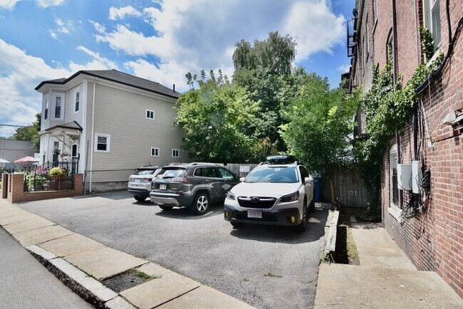 Building Photo - 17 Savin Hill Ave