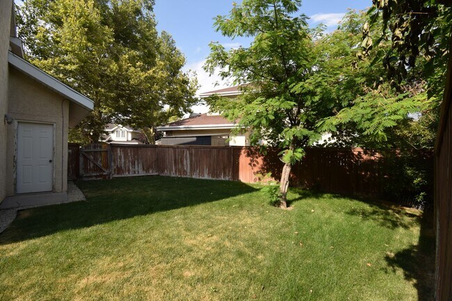 Building Photo - 2122 Rainbow Point Dr