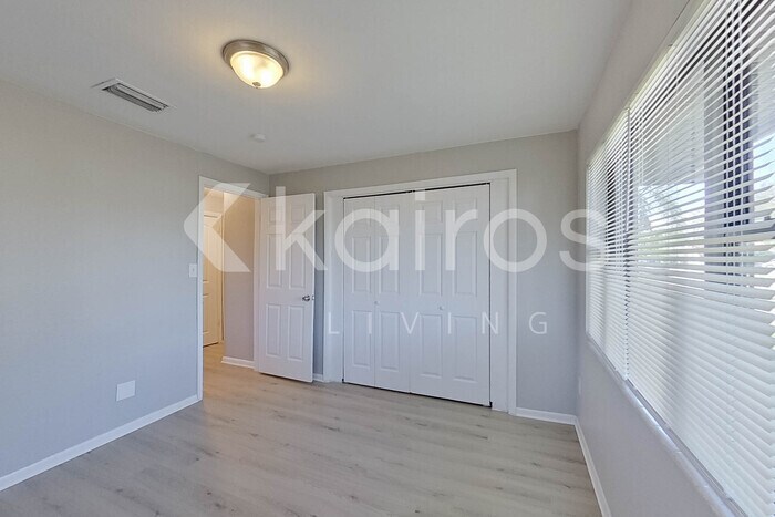 Building Photo - 1635 Jamaica St