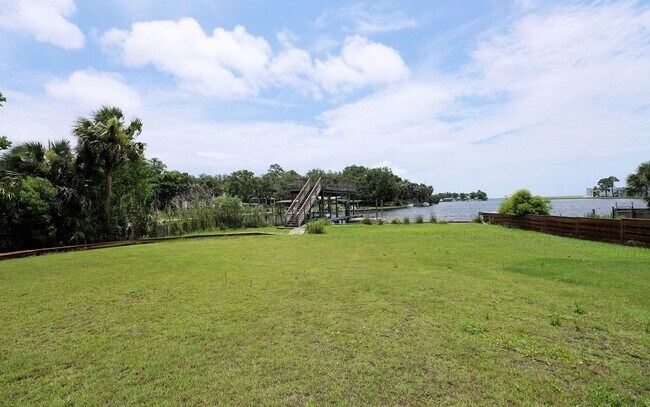 Building Photo - Waterfront in Shalimar with Dock and Lift
