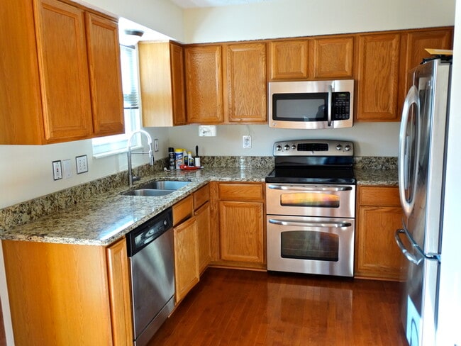 Building Photo - Beautifully remodeled 2BD, 2.5BA, Polaris ...