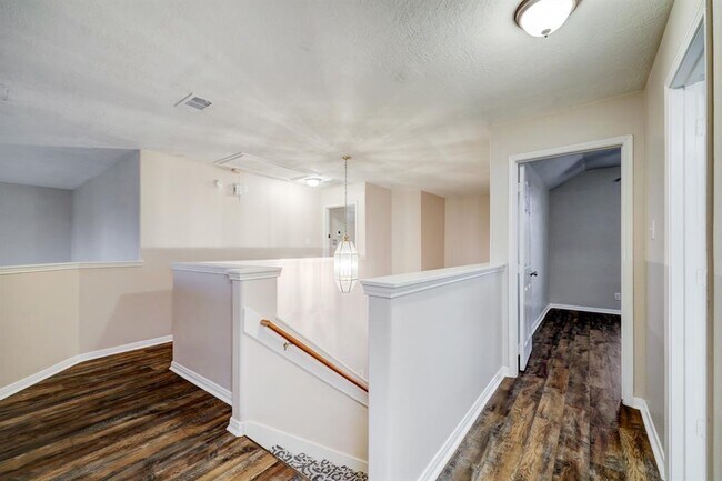 Building Photo - 3719 Wild Oak Dr