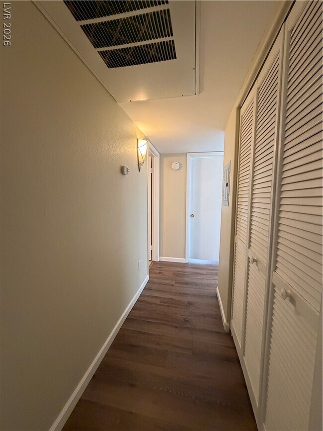Building Photo - 3079 Key Largo Dr