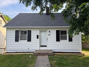 Building Photo - 203 W Elm St