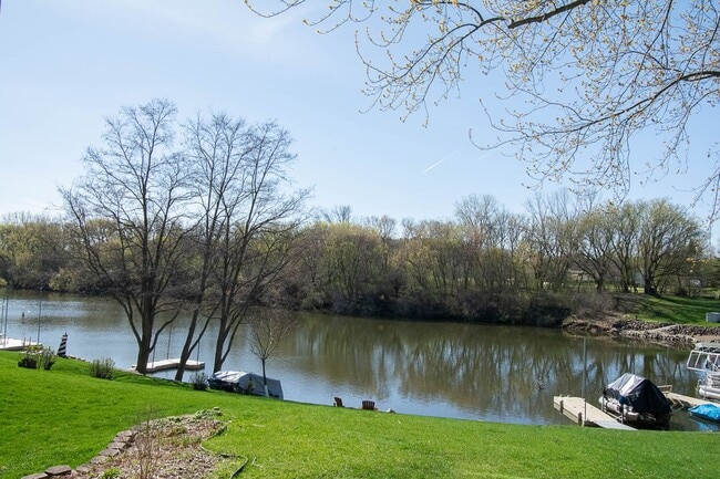 Building Photo - Luxury Lakeside Living – 3 Bed, 2.5 Bath Home with Stunning Views