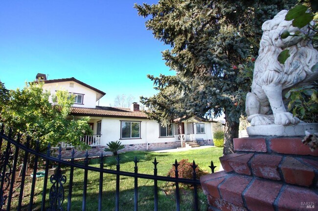 Building Photo - 201 (20300 Arnold)