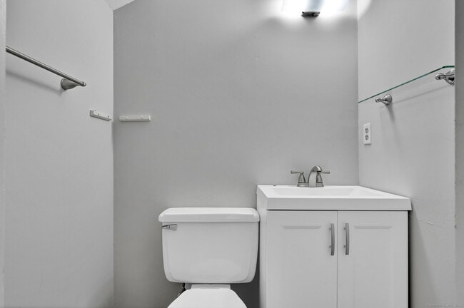 Building Photo - 38 Wellington Dr