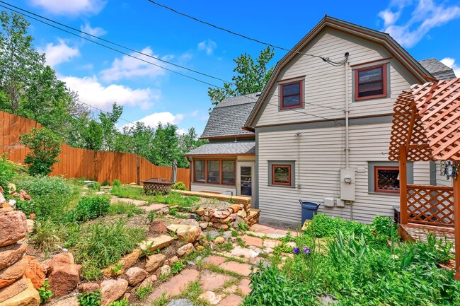 Building Photo - Charming Westside 4 Bedroom Home