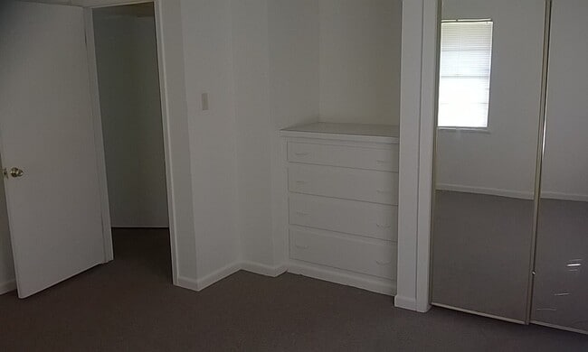 Building Photo - 3914 Lillian St