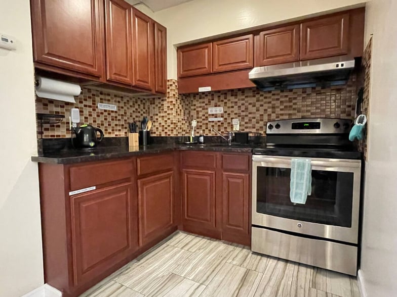 Building Photo - 7212 Clinton Rd