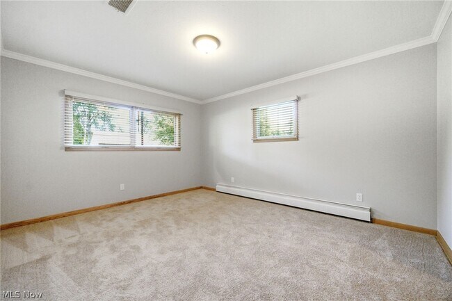Building Photo - 1097 Oak Tree Rd