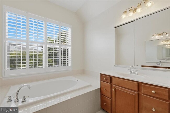 Building Photo - 20242 Hidden Creek Ct