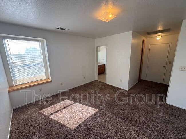 Building Photo - 2408 W Packwood Dr