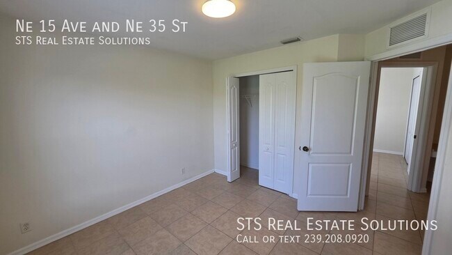 Building Photo - 1505 NE 35th St