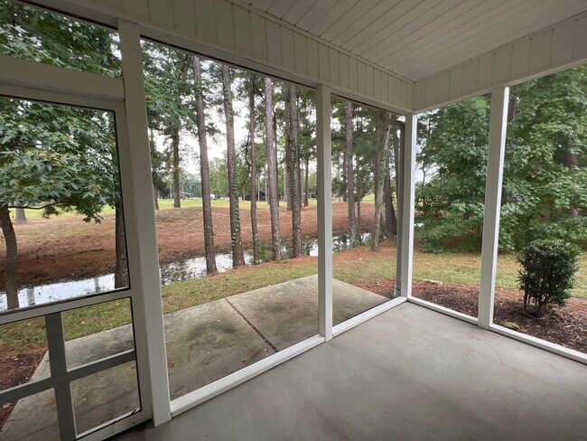 Building Photo - Gorgeous 3 Bedroom townhome in Carolina Fo...