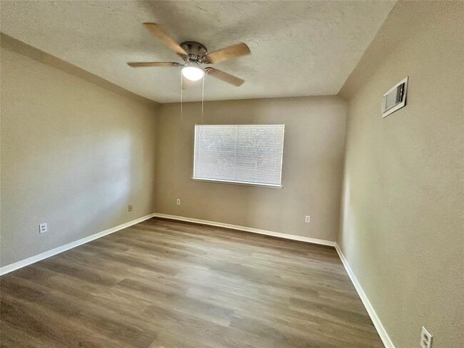 Building Photo - 2709 Dewberry Ln
