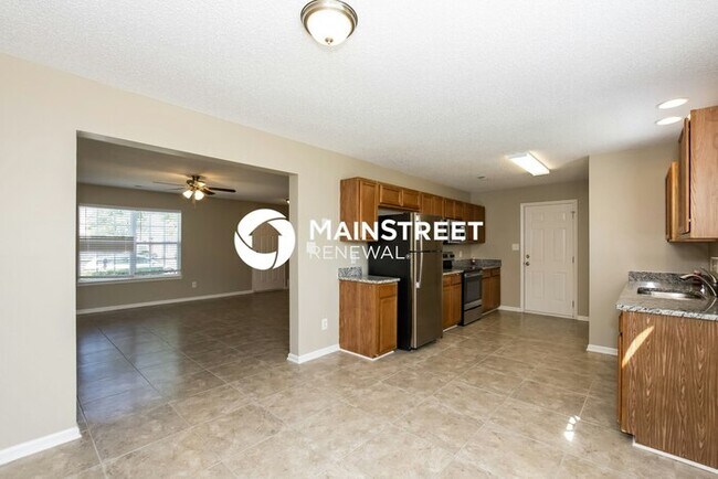 Building Photo - 3 Bedroom Pet-Friendly Home in Charlotte, NC with Main Street Renewal