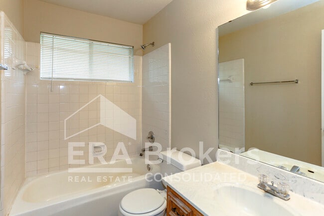 Building Photo - 2304 Sherman Dr
