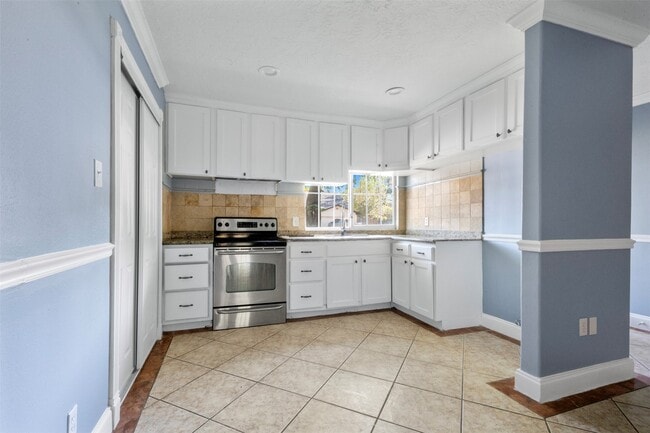 Building Photo - 10711 Heather Hill Dr