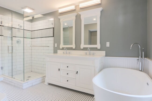 Building Photo - {204} Brookside Stunner + Fully updated 2 Story + Fenced Yard + 1 Car Garage