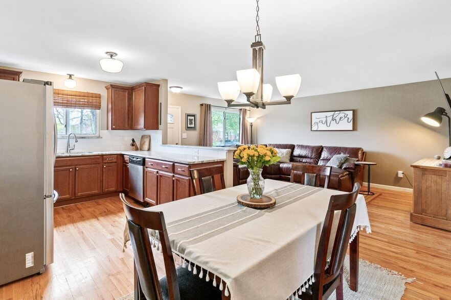 Building Photo - 3818 Edgeland Ave