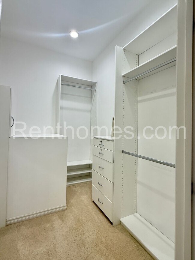 Building Photo - 4204 Explorer Ct