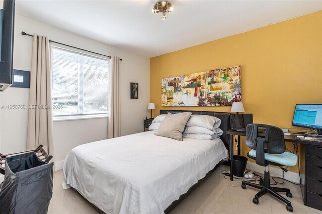 Building Photo - 8761 Ridgeland Dr