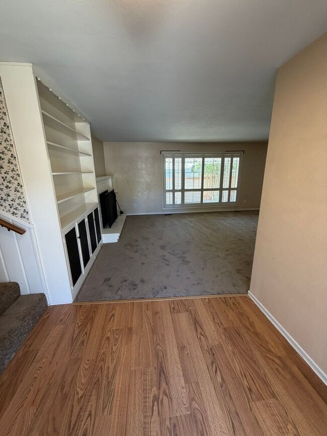 Building Photo - 3 Bedroom on Large corner lot!