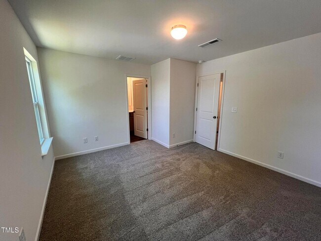 Building Photo - 52 Camel Crazies Pl