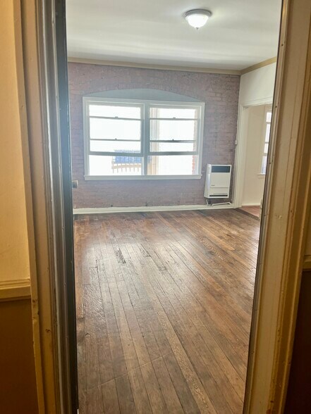 Building Photo - 545 S Hobart Blvd