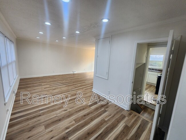 Building Photo - 3700 Taylorsville Rd