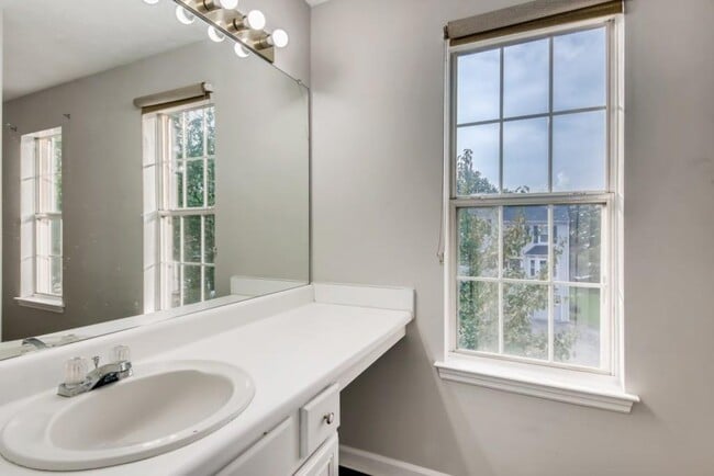 Building Photo - 1500 Shiloh Pl