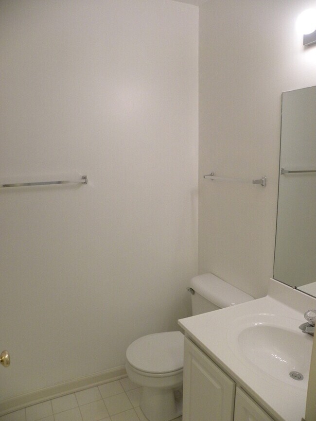 Building Photo - Central Wilmington! Live across from The Point at Barclay! Lovely one level patio home in popular...