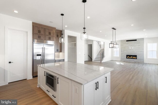 Building Photo - 853 N Manchester St