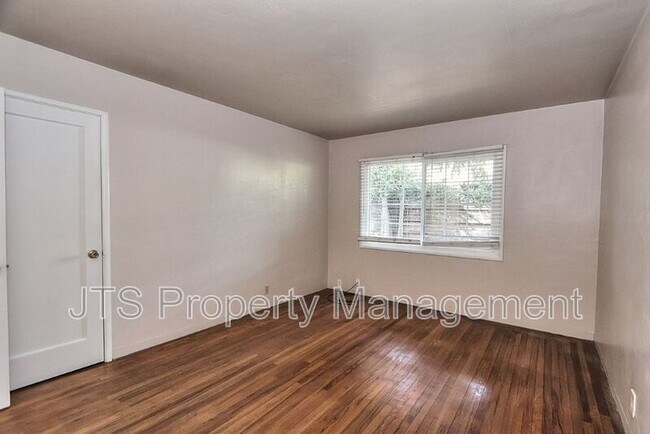 Building Photo - 3109-3111 Hampshire Drive