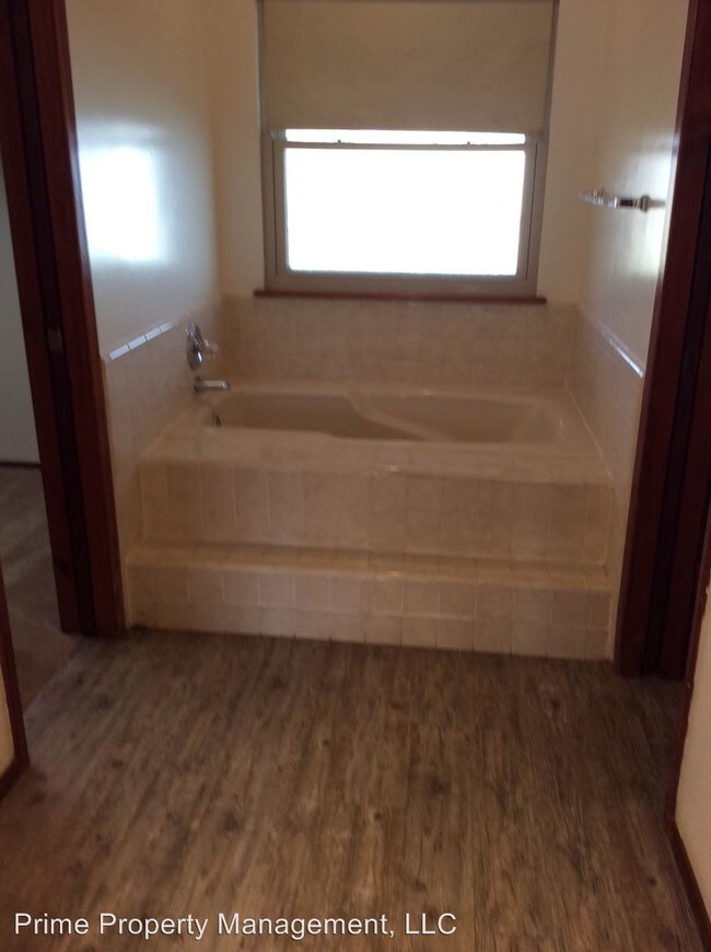 Building Photo - 3 br, 2 bath House - 116 Rosewood Dr.