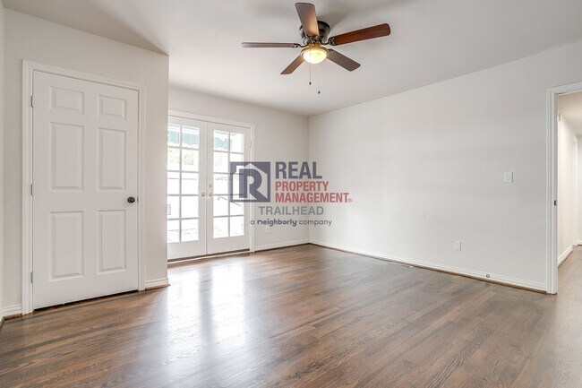 Building Photo - Charming Monticello Townhome – 4 Beds, Upd...