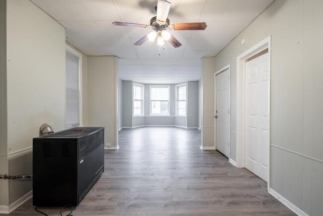 Building Photo - 140 5th Ave