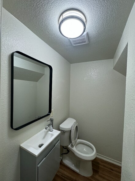 Building Photo - 2902 Sweeney Ln