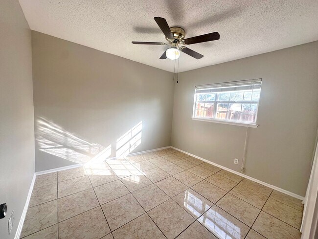 Building Photo - CUTE 3/2 NESTLED ON A CORNER LOT IN CONVER...
